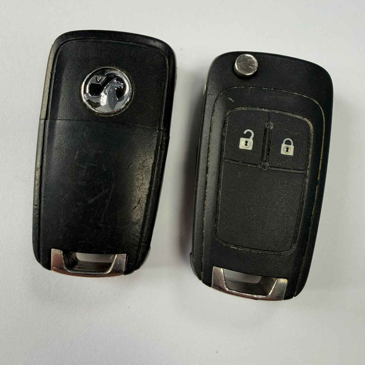 Vauxhall flip key fob 2 button remote GENUINE OEM U-SHIN 13524254 ID46 HITAG2