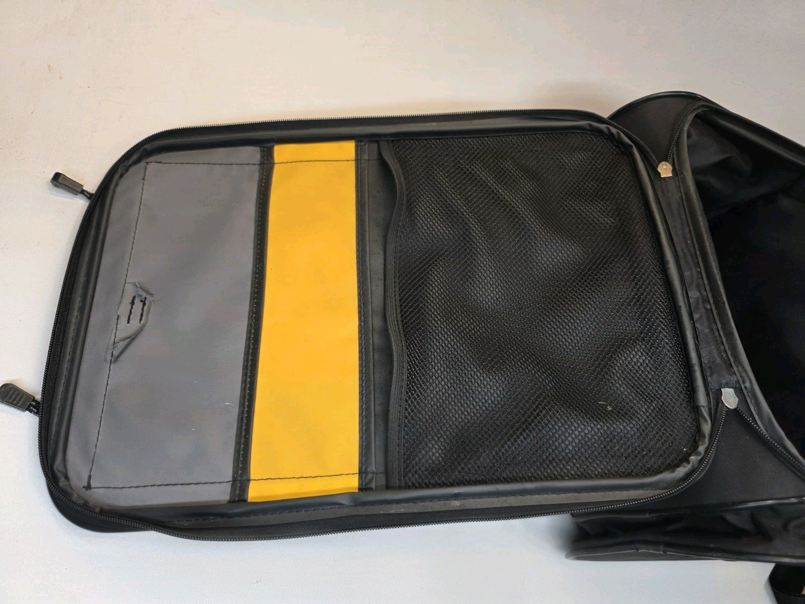 Golds Gym Workout Gym Bag With Shoulder Strap 17" x 15" x 9"