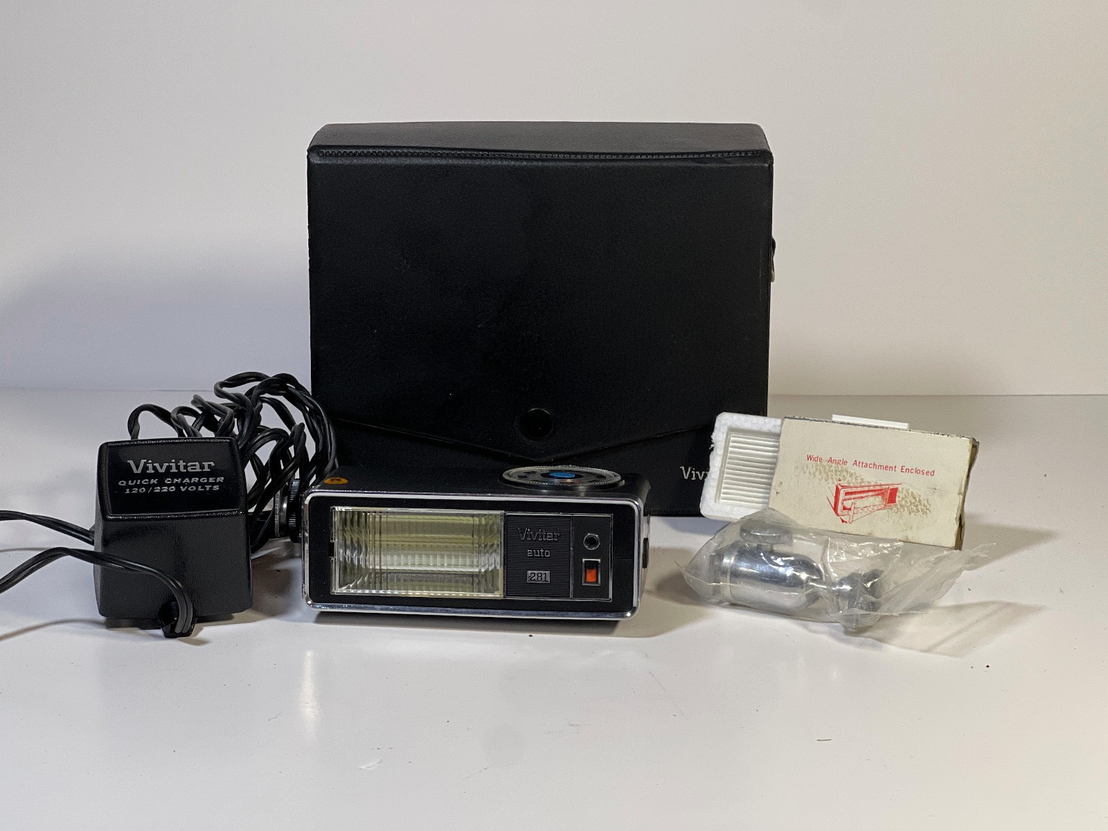 Vivitar Auto 281 Flash Kit with Case and Wide Angle