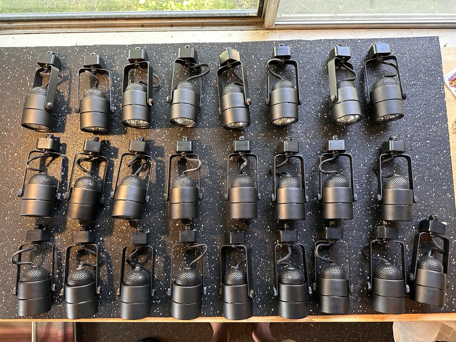 Lot of 25 Nora Lights Black Low Voltage MR16 Track Heads Untested