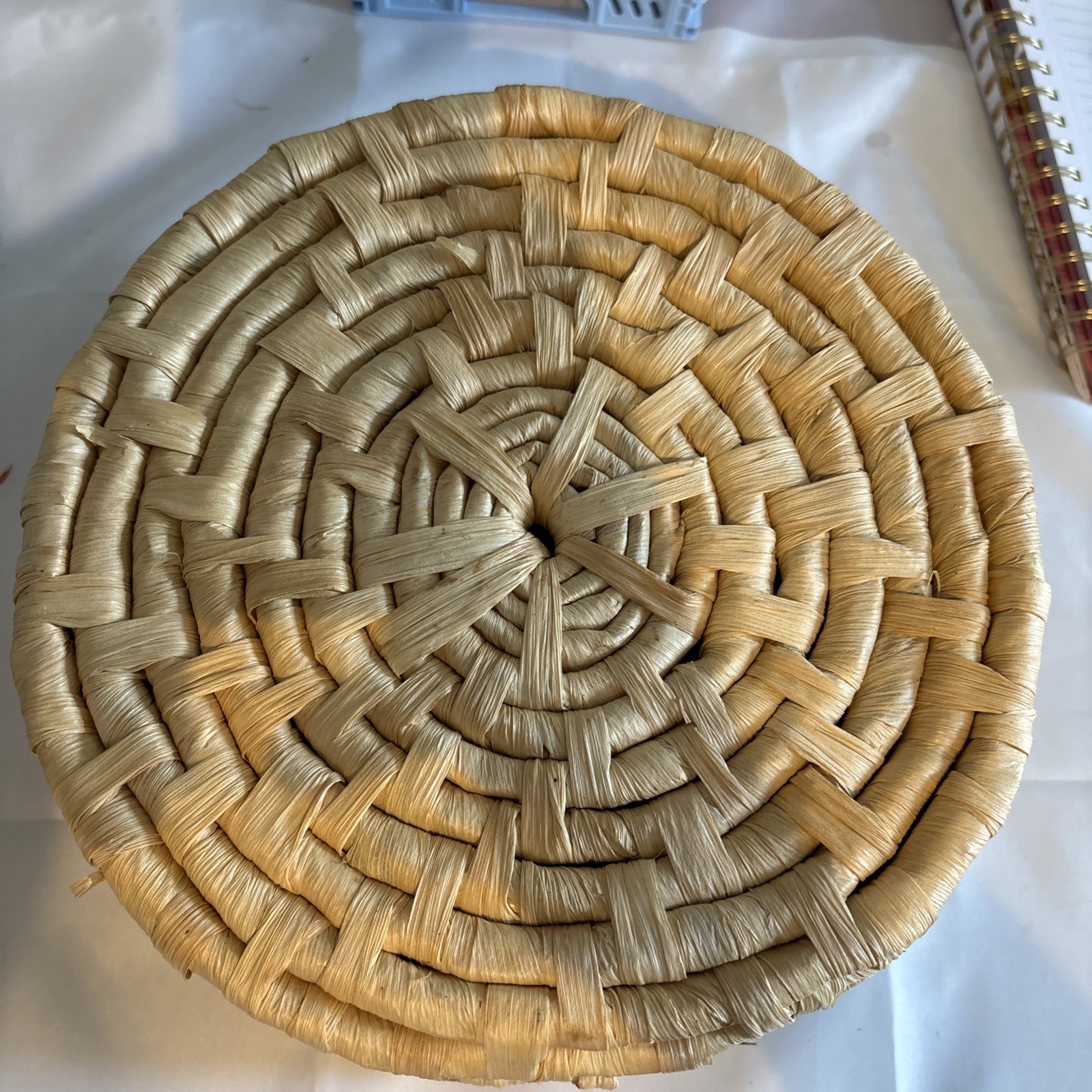 Round palm leaf basket with cover
