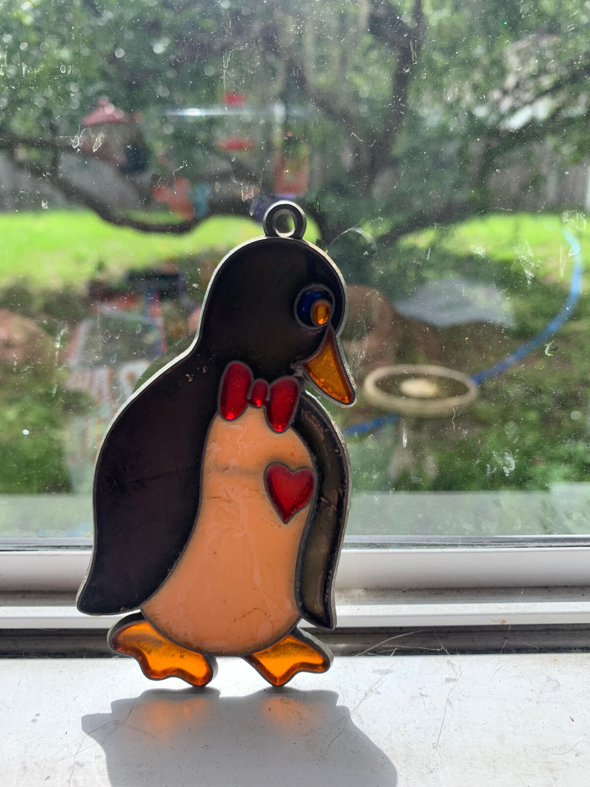 VINTAGE SUNCATCHER PENGUIN WITH HEART STAINED GLASS SUN CATCHER