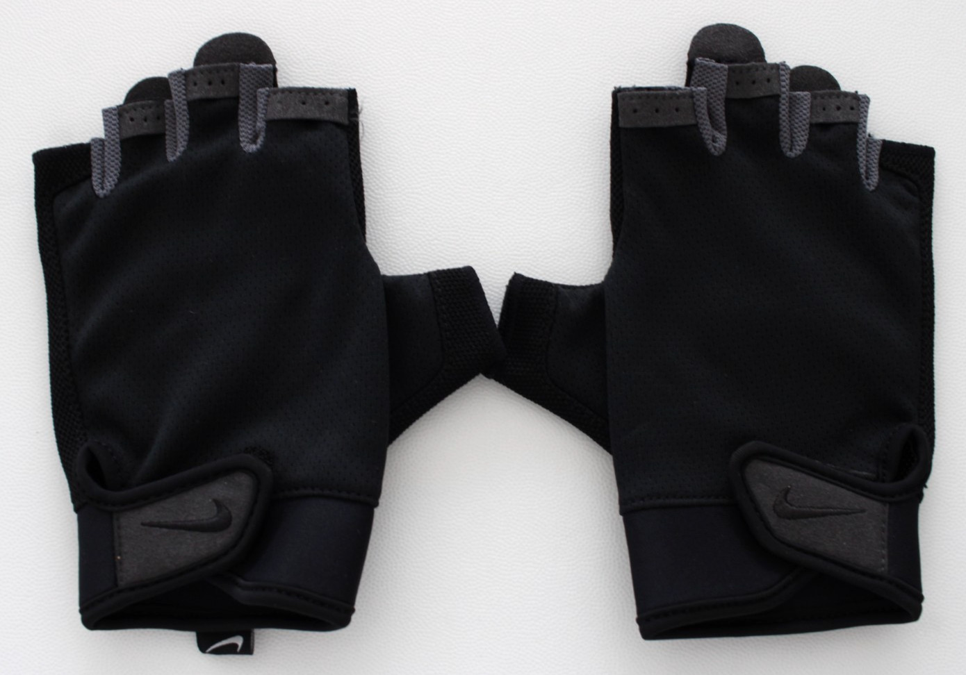 Nike Men's Gym Essential Fitness Gloves Large Black/Anthracite