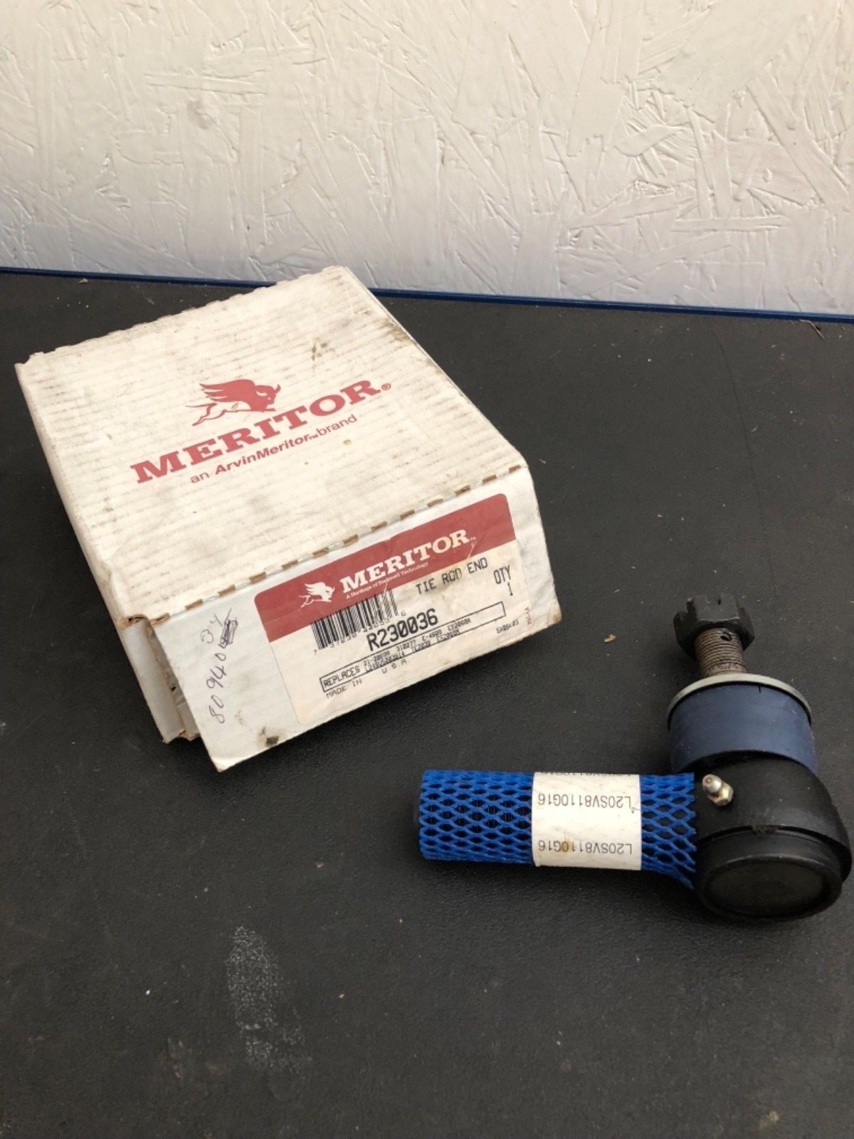 NEW Meritor # R230036 Tie Rod End *NOS*