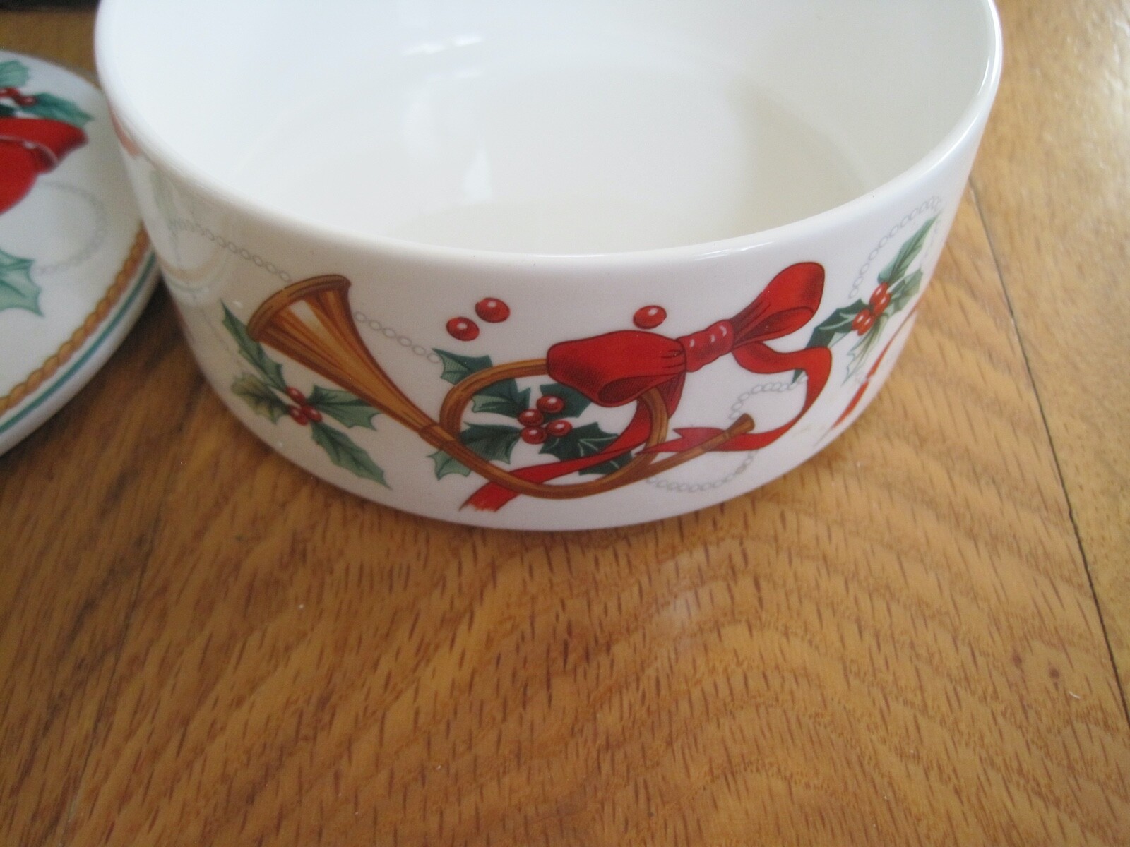 Mikasa Christmas Round Covered Box