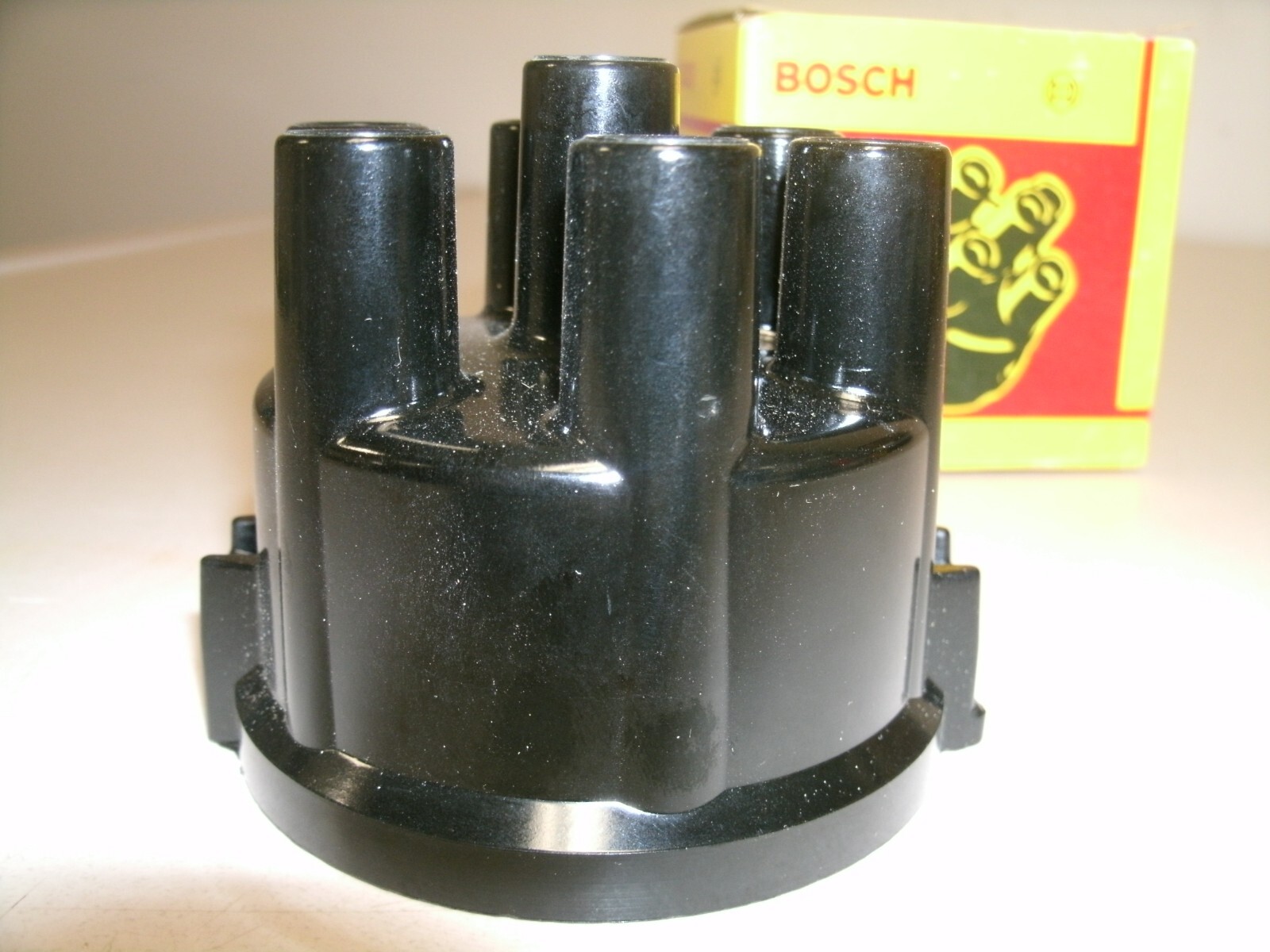 Bosch 03095 Distributor Cap Datsun 1970-73 2.4L
