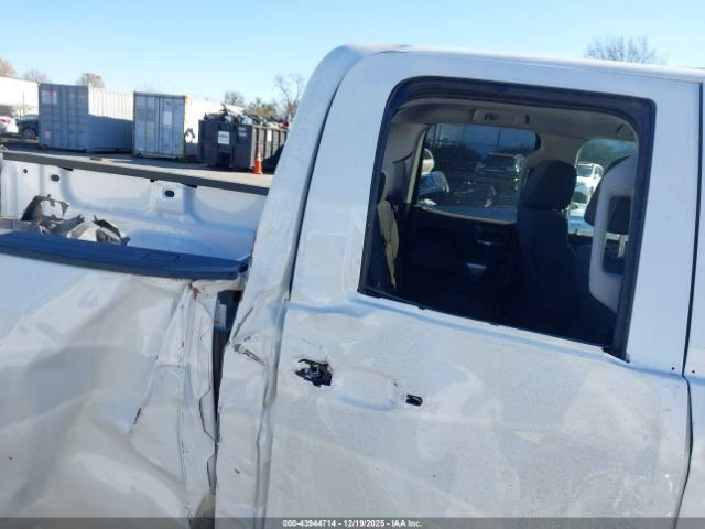SILVRDO15 2017 Glove Box 4940497