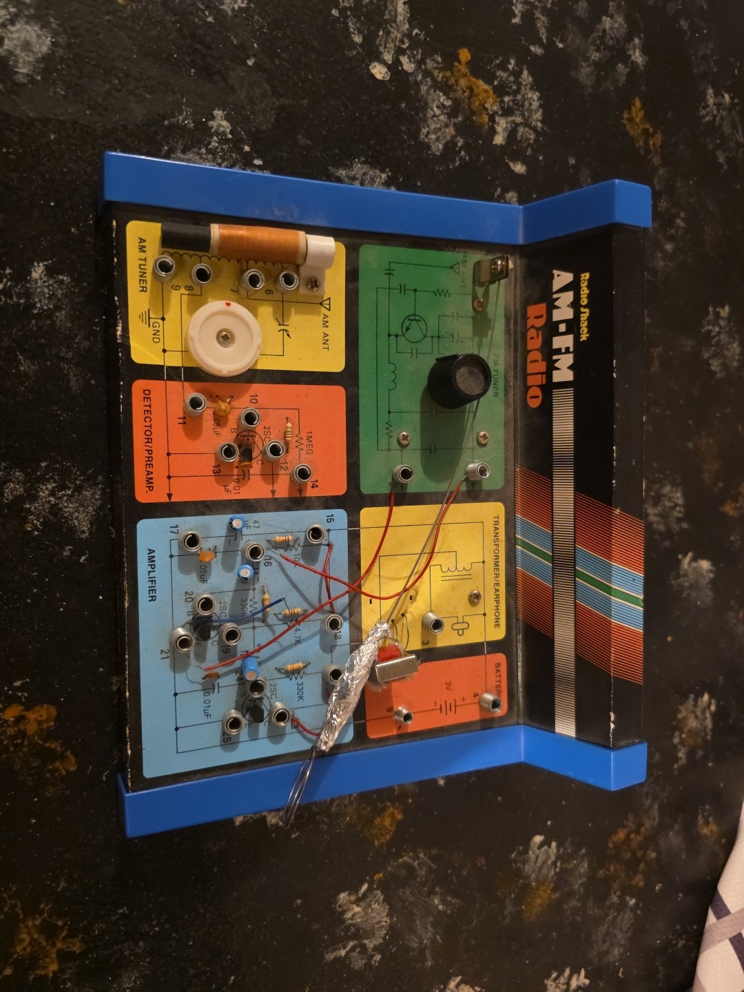 Vintage 1980’s Science Fair AM-FM Radio Project Tandy Radio Shack Parts-Repair