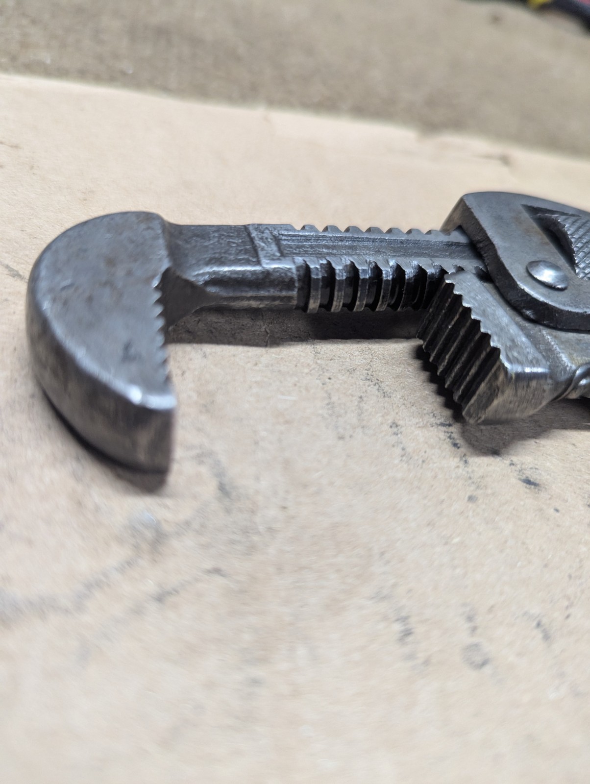 Vintage TRIMONT MFG CO. 7" PIPE WRENCH