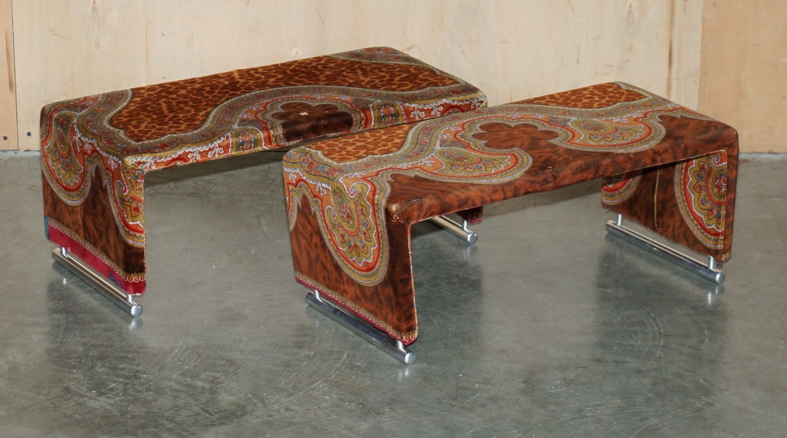 PAIR OF RRP £6,000 VERSACE ITALY 2003 ILIAN RACHOV DESIGNED OTTOMAN FOOTSTOOLS