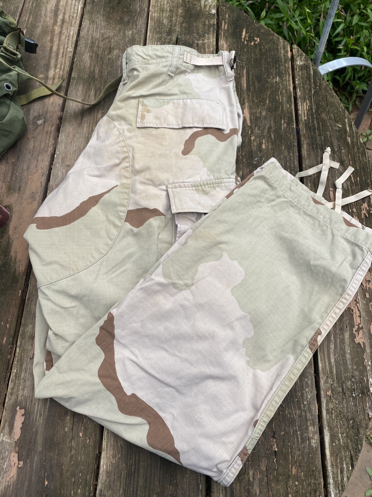Military Issue Desert Camouflage Combat  Trousers 8415-01-327-5335 Med-Reg.