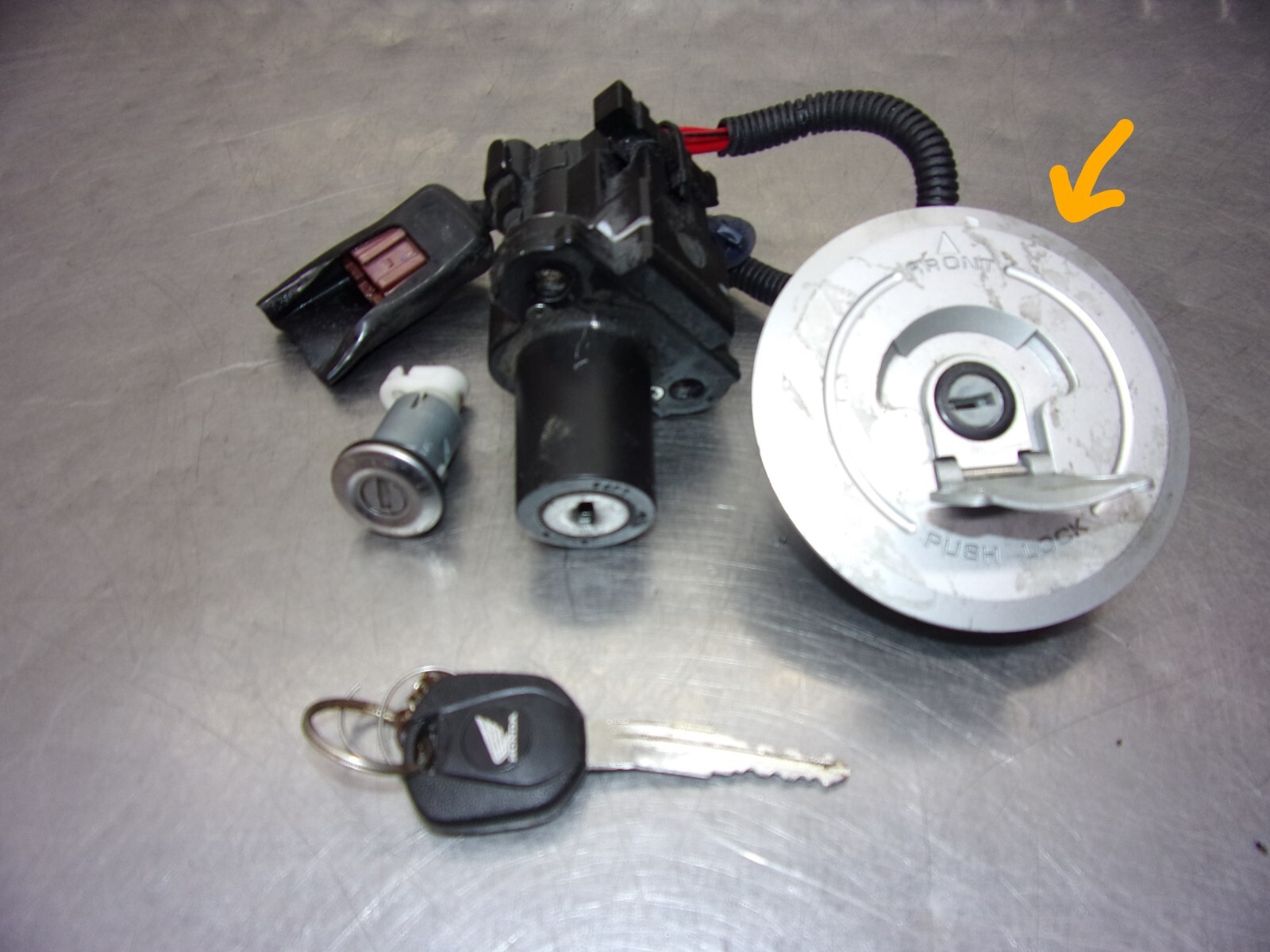 785 A HONDA CB 500 F 2014 OEM  IGNITION SWITCH LOCK & GAS CAP & 1 KEY