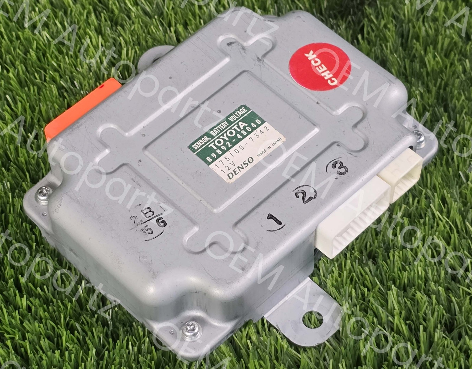Toyota Highlander Hybrid Lexus RX450h Drive Motor Battery Voltage 89892-48040