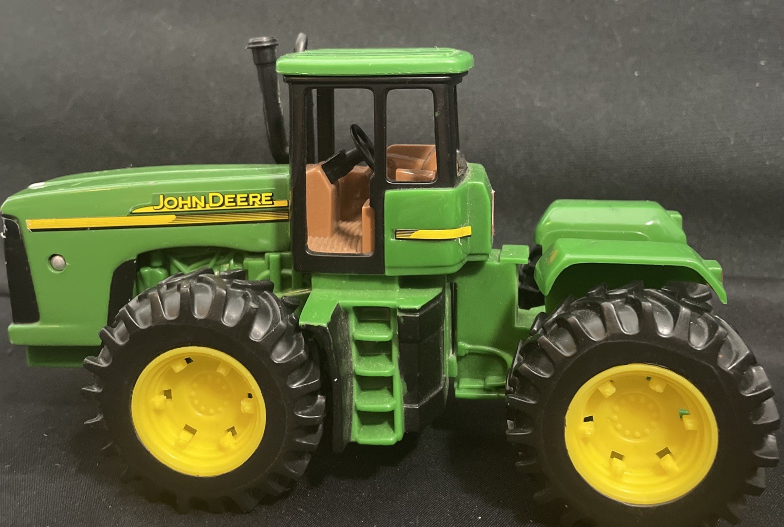 John Deere 7.5" Tractor Replica with Articulated Wheels, Die Cast & Plastic