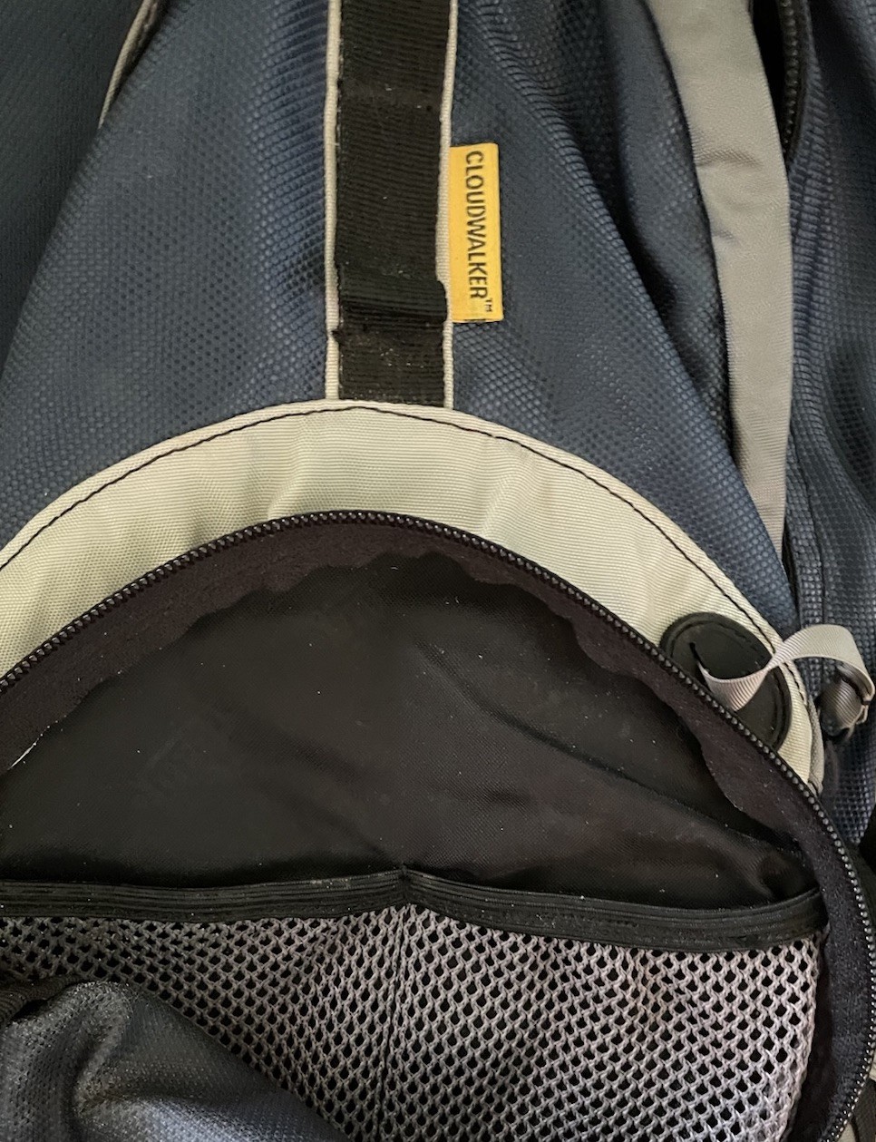 CamelBak M.U.L.E. Hydration Backpack Black/Gray Hiking Day Pack With Bladder