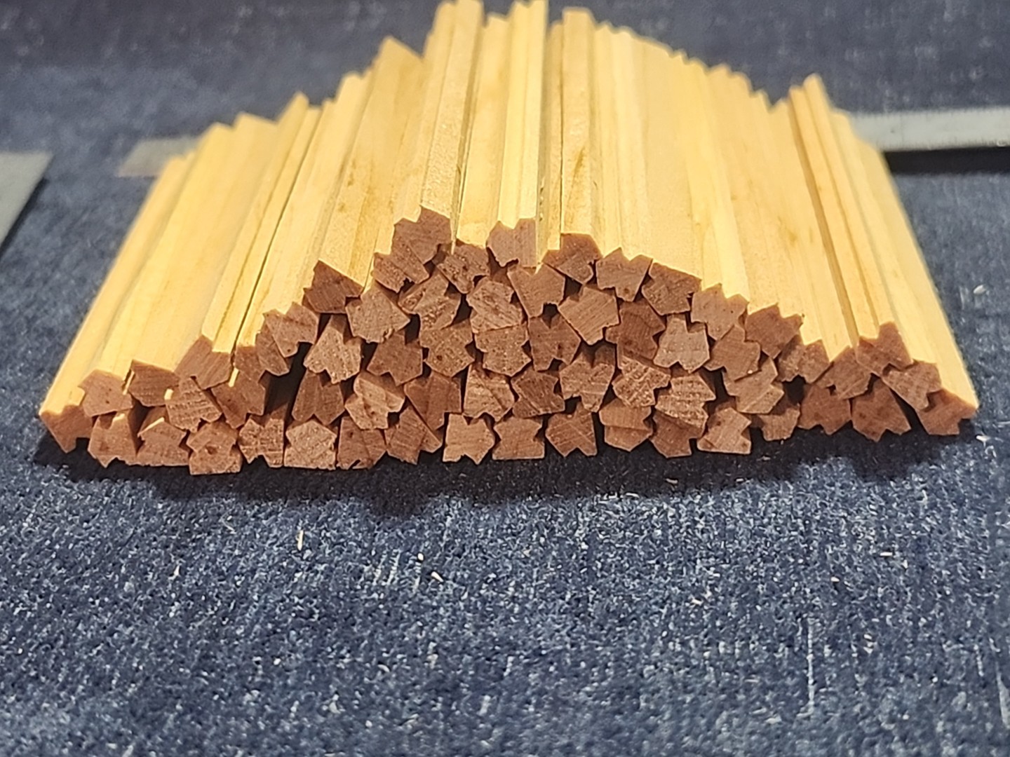 Campbell Sugar Pine, Lumber, Posts, HO Scale, 3.38 in, 50 Per Bag