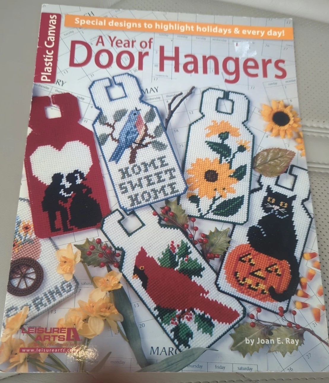 Plastic Canvas- A YEAR OF DOOR HANGERS- Leisure Arts By Joan E. Ray