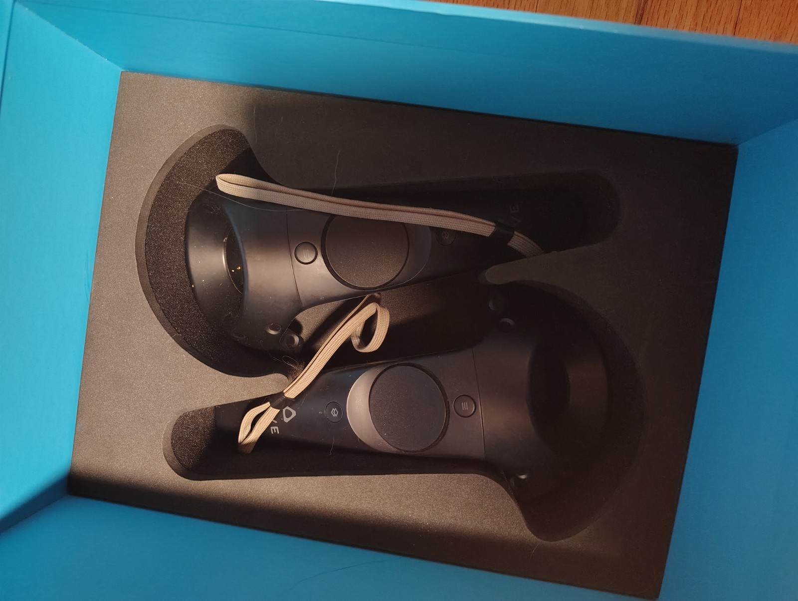 Valve Index PC VR Headset Full Kit w/ 1.0 Base Stations & Vive Controllers