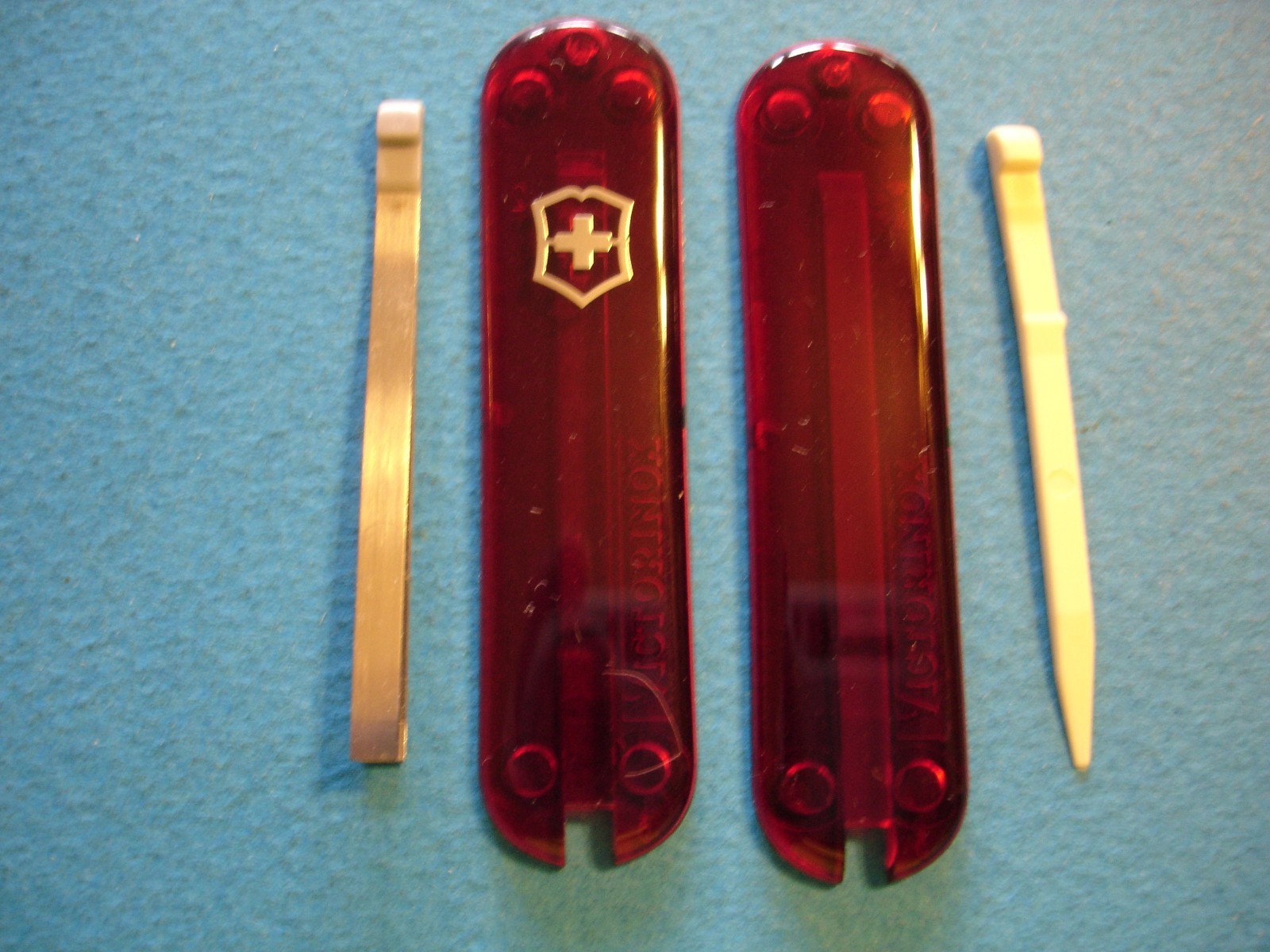 NEW SWISS ARMY VICTORINOX 58mm RUBY SCALES W/TOOTHPICK & TWEEZER FREE SHIP