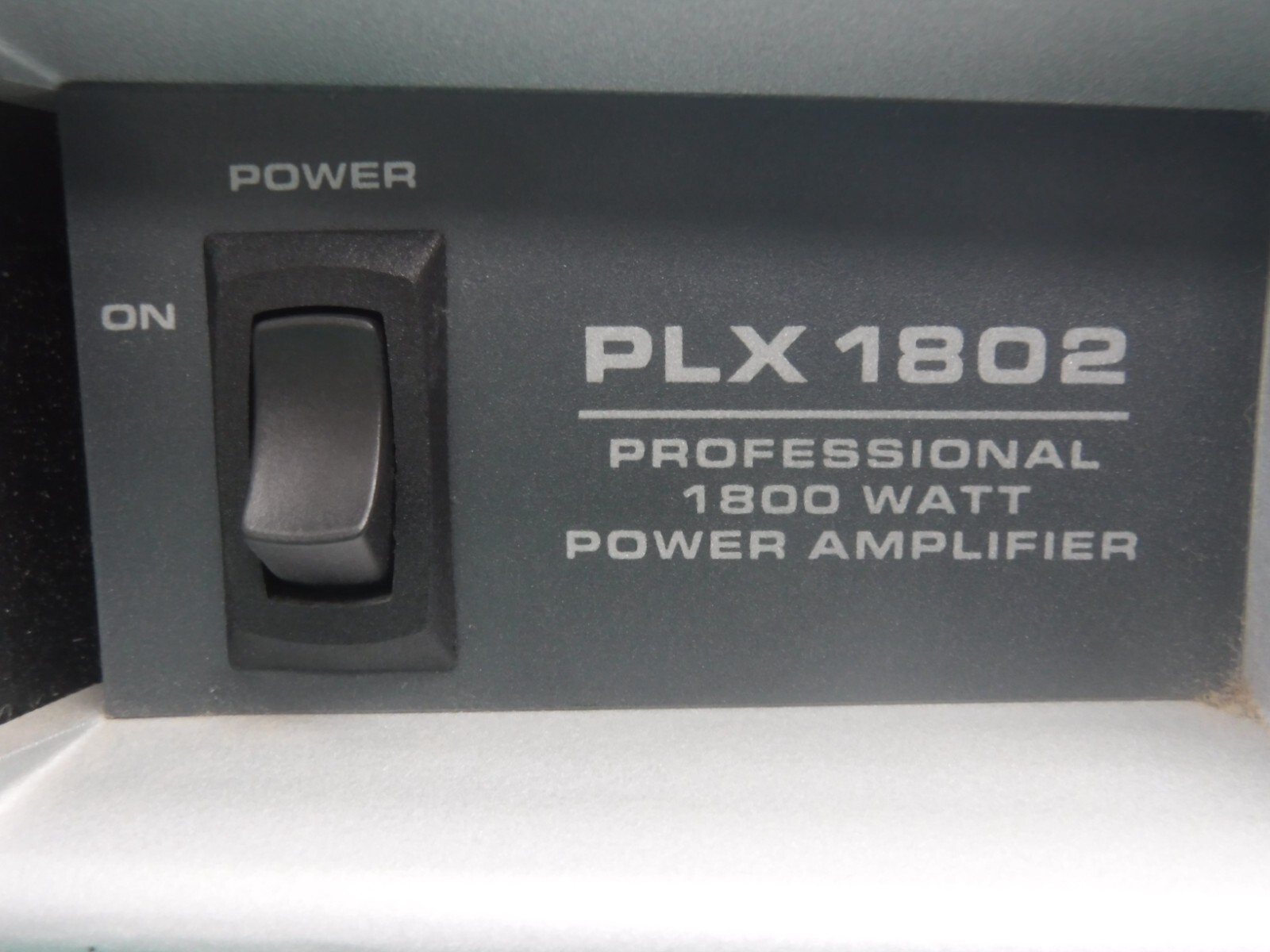 QSC PLX1802 PROFESSIONAL 1800 WATT POWER AMPLIFIER