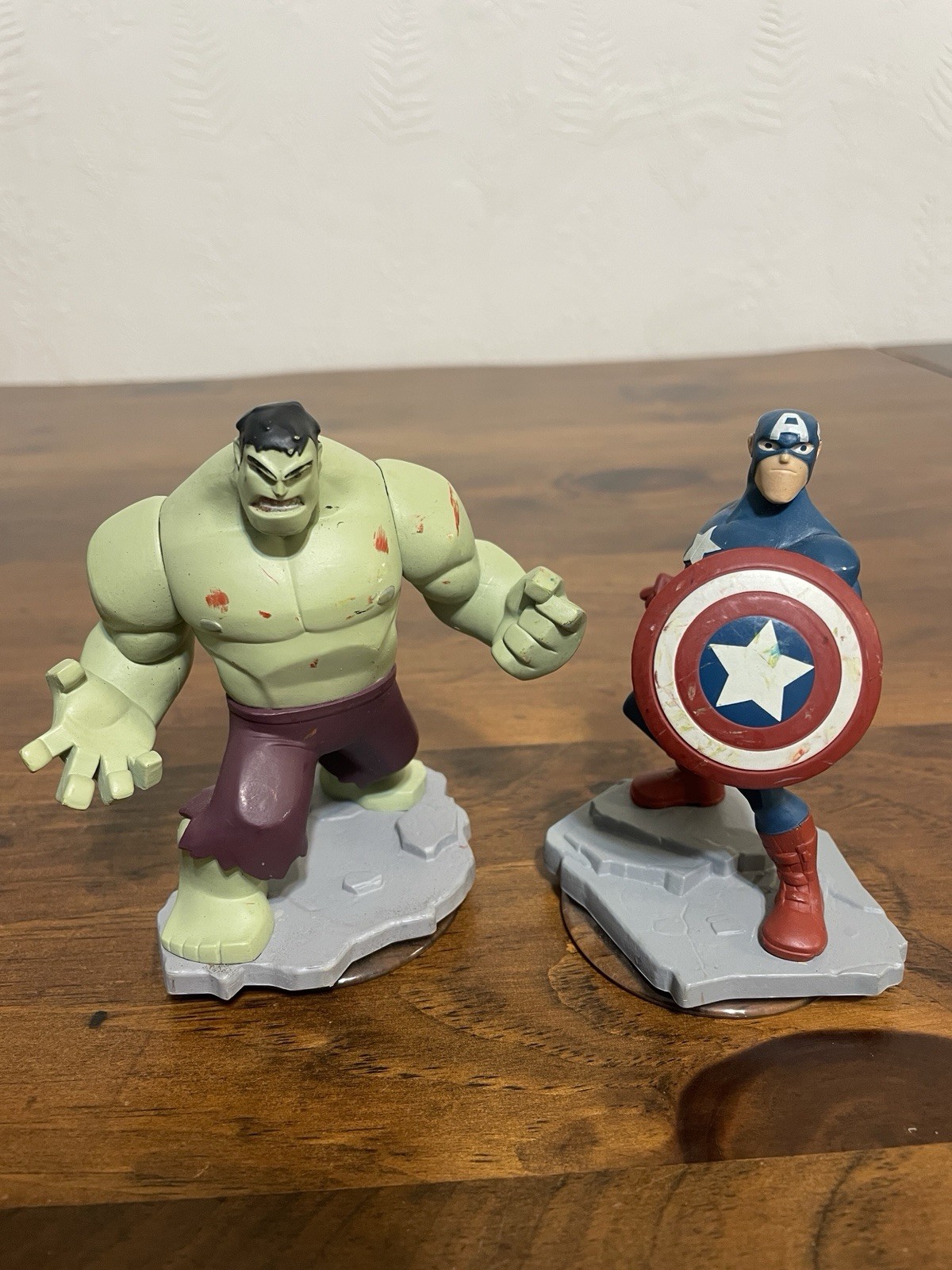 Disney Infinity 2.0 Lot of 2 Characters Marvel Hulk and Captain America