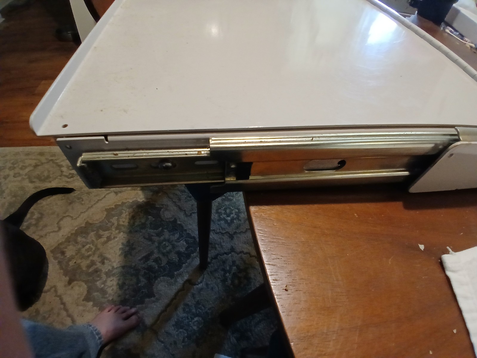 2U 19 inch rack mount slide shelf with covered storage