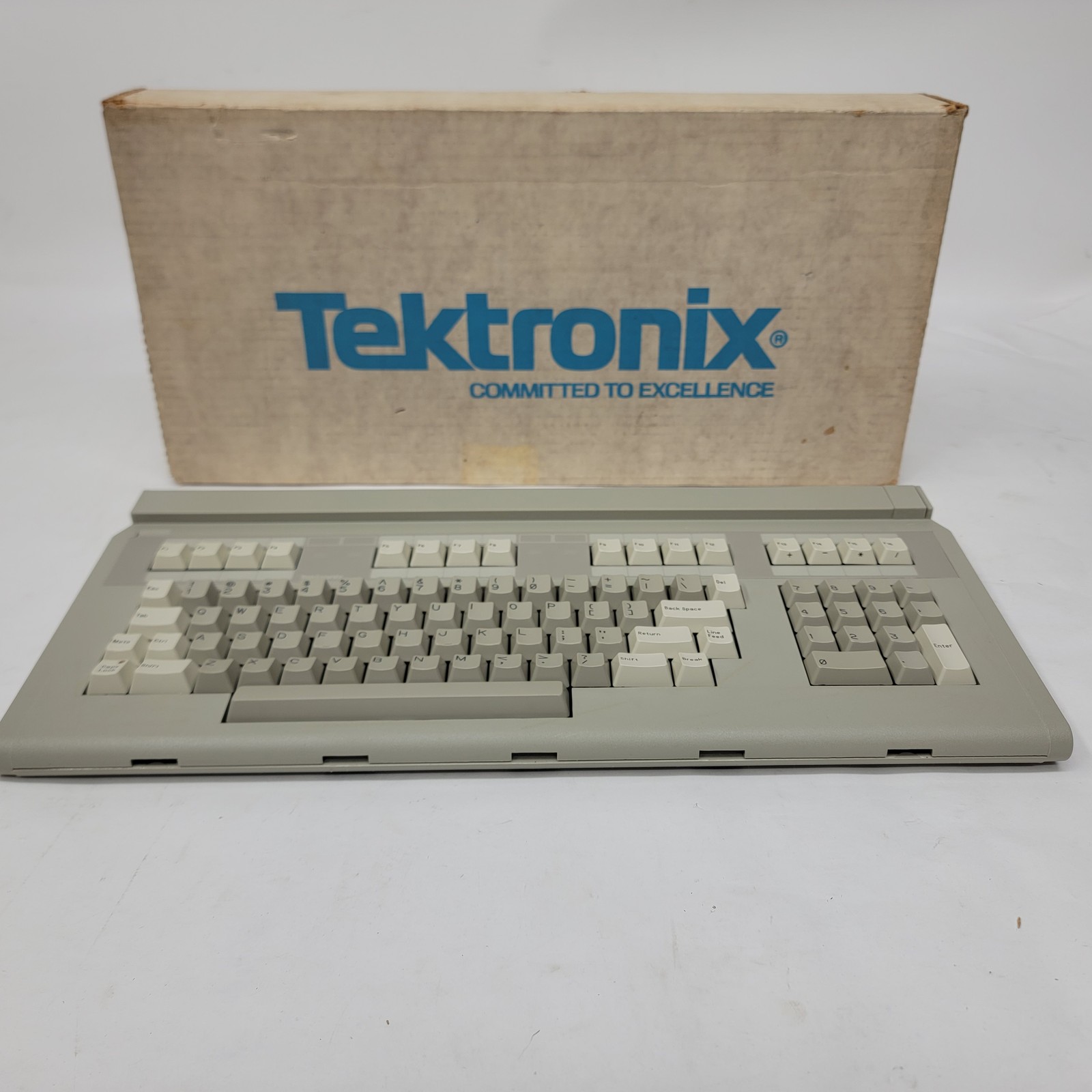 Tektronix Vintage Full-Size QWERTY Keyboard with Numeric Keypad 119-1082-00 FT01