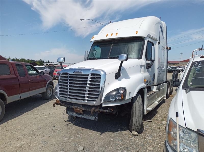 2012 Cascadia Left Lower Side Skirt, 22-68135-004 (9920802