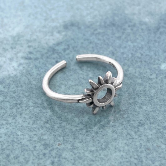 Solid Metal Attractive Women's Adjustable Sun Toe Ring White Gold Plated Silver