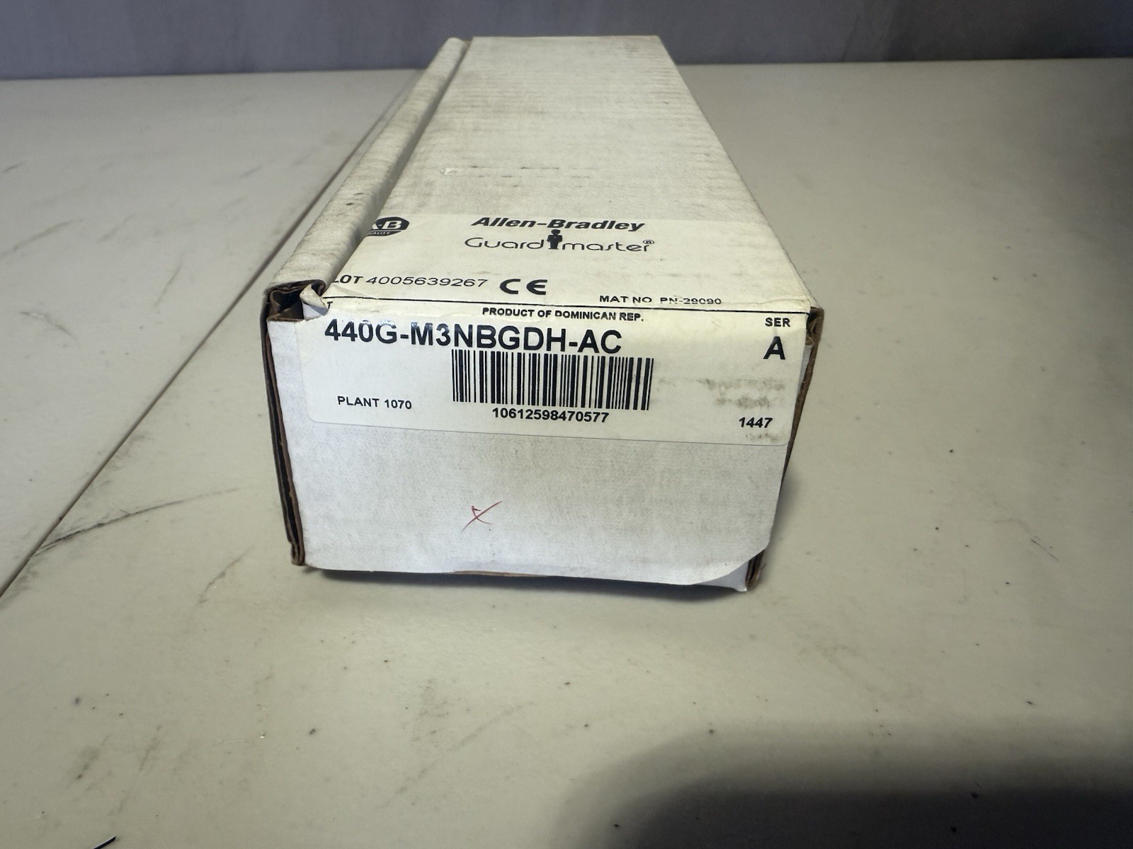 ALLEN BRADLEY 440G-M3NBGDH-AC SAFETY SWITCH New