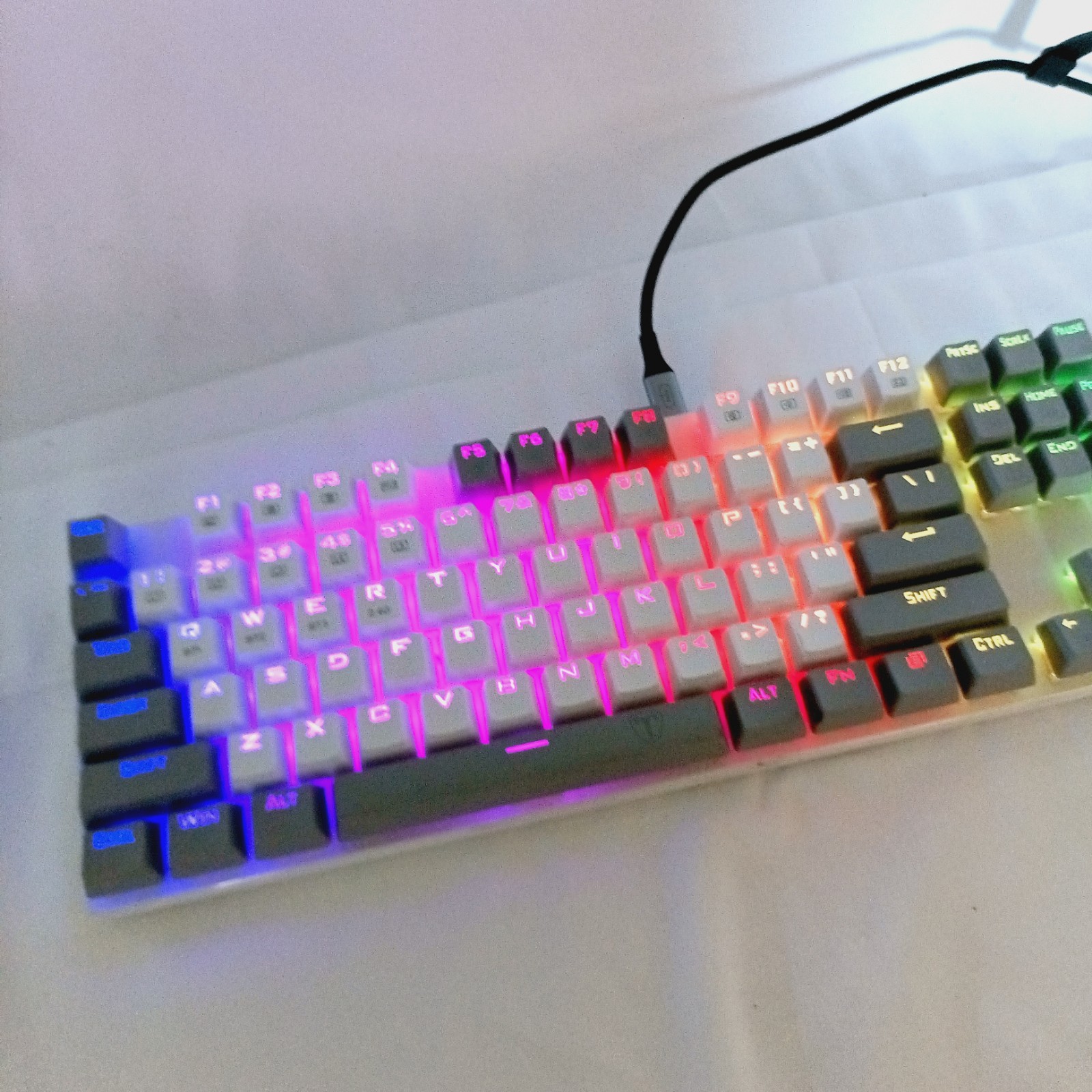 ET Tech PC372A Wireless Mechanical Gaming Keyboard White Gray Tested EUC