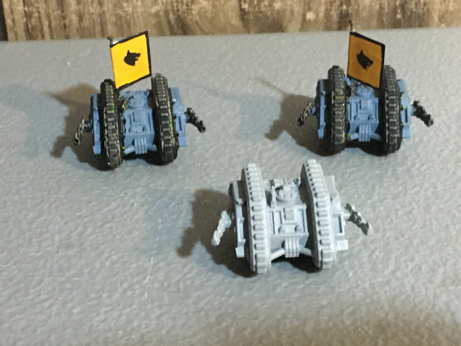 A33982 WARHAMMER EPIC 40K SPACE MARINES WOLVES LAND RAIDER 3 PK GW