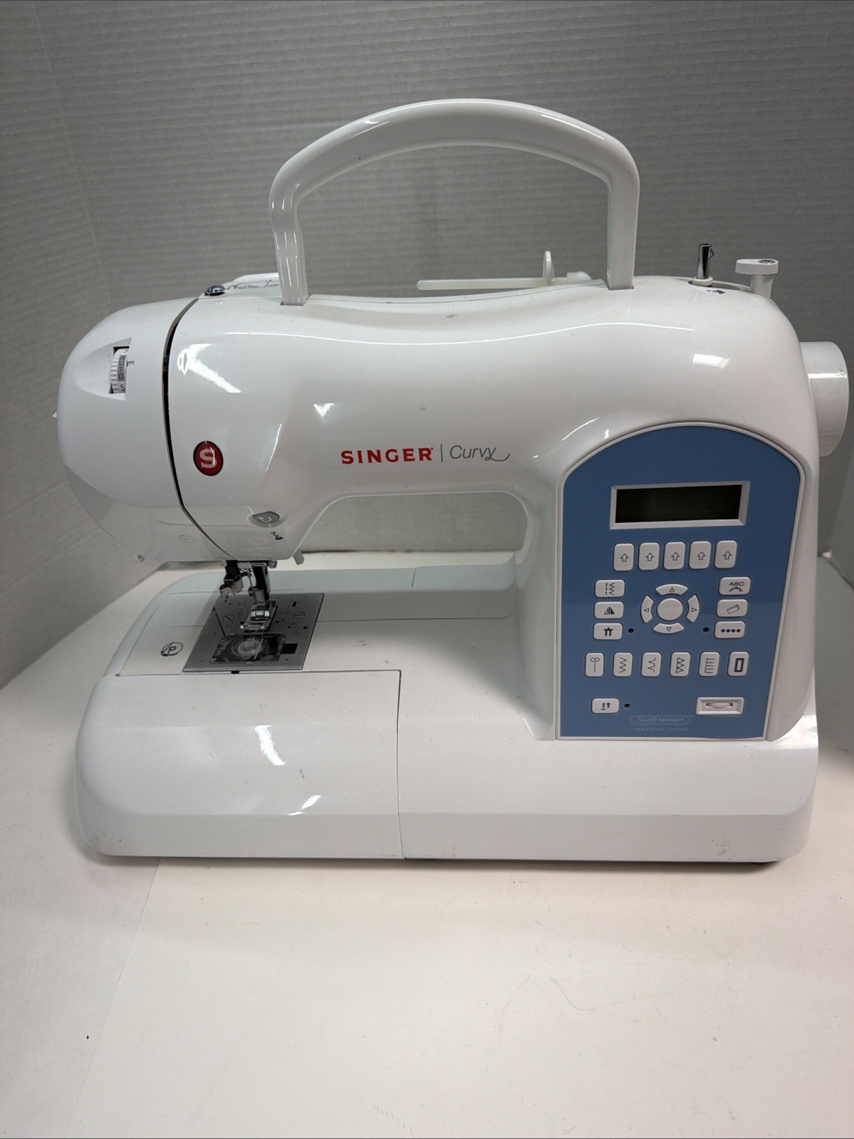Singer Curvy 8780 Sewing Machine. Untested. For Parts