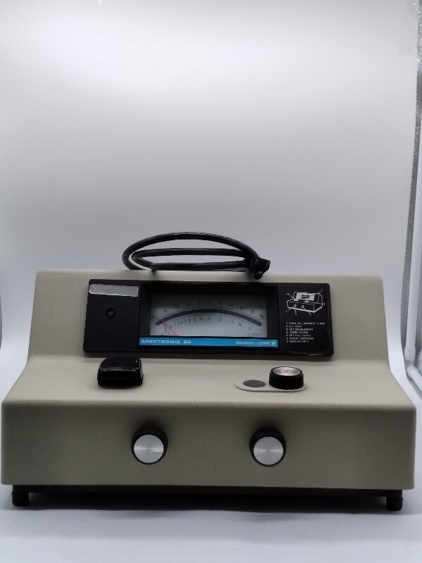 BAUSCH & LOMB SPECTRONIC 20 SPECTROPHOTOMETER (TESTED)