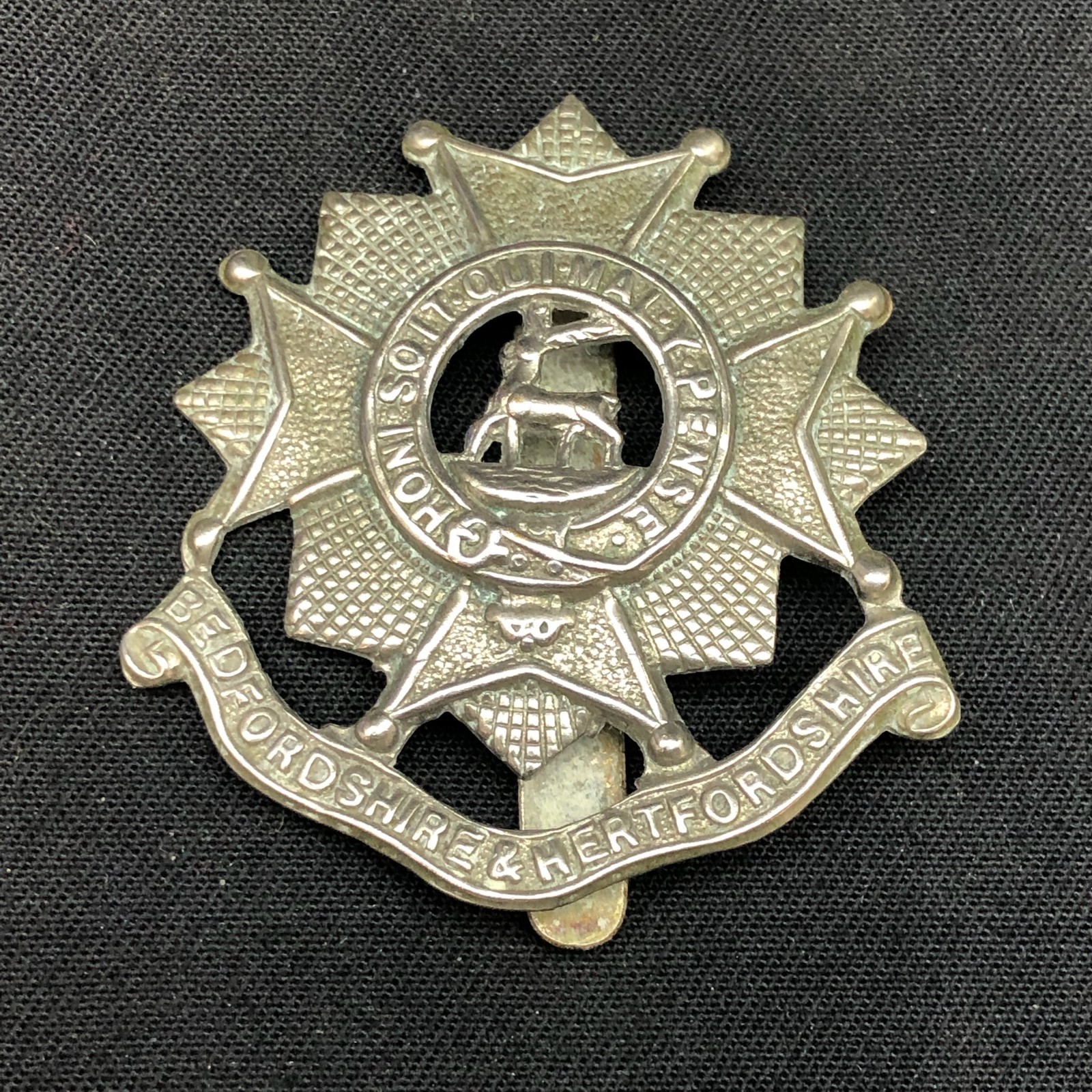 Bedfordshire and Hertfordshire Regiment - Original WW2 British Army Cap Badge