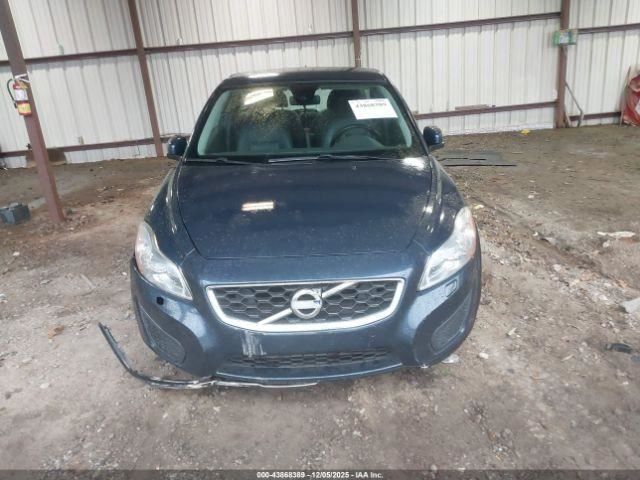 C30       2013 Glove Box 4960387