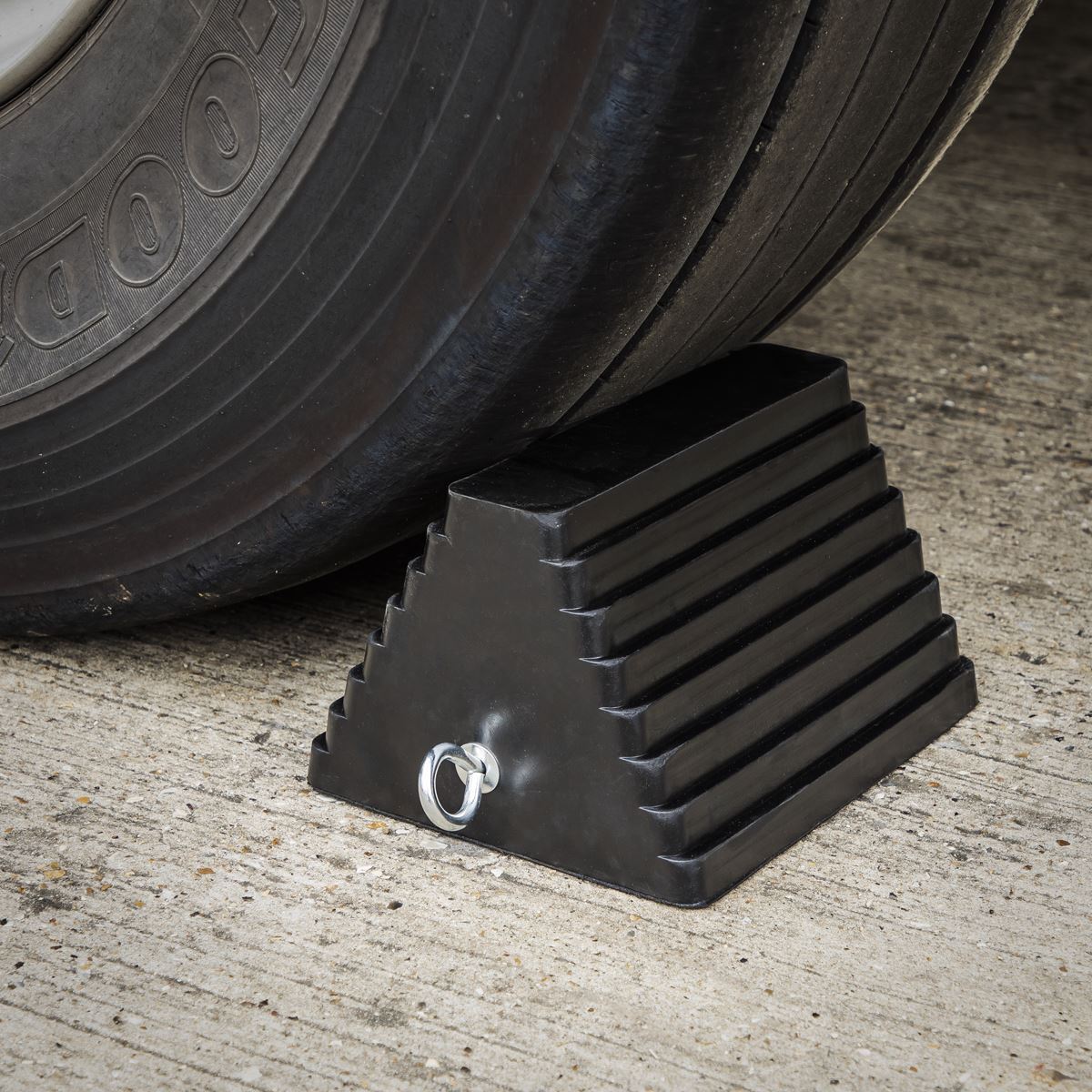 Sealey Rubber Wheel Chock 3.8kg - Single Garage