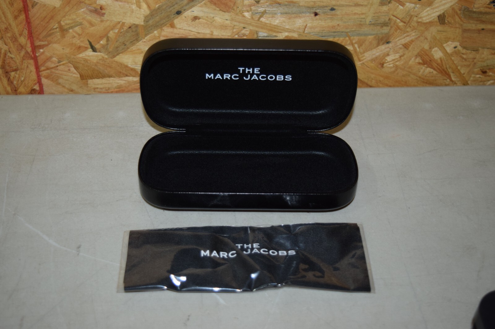 The Marc Jacobs Hard Clamshell Black Leather Sunglass Case with Cloth