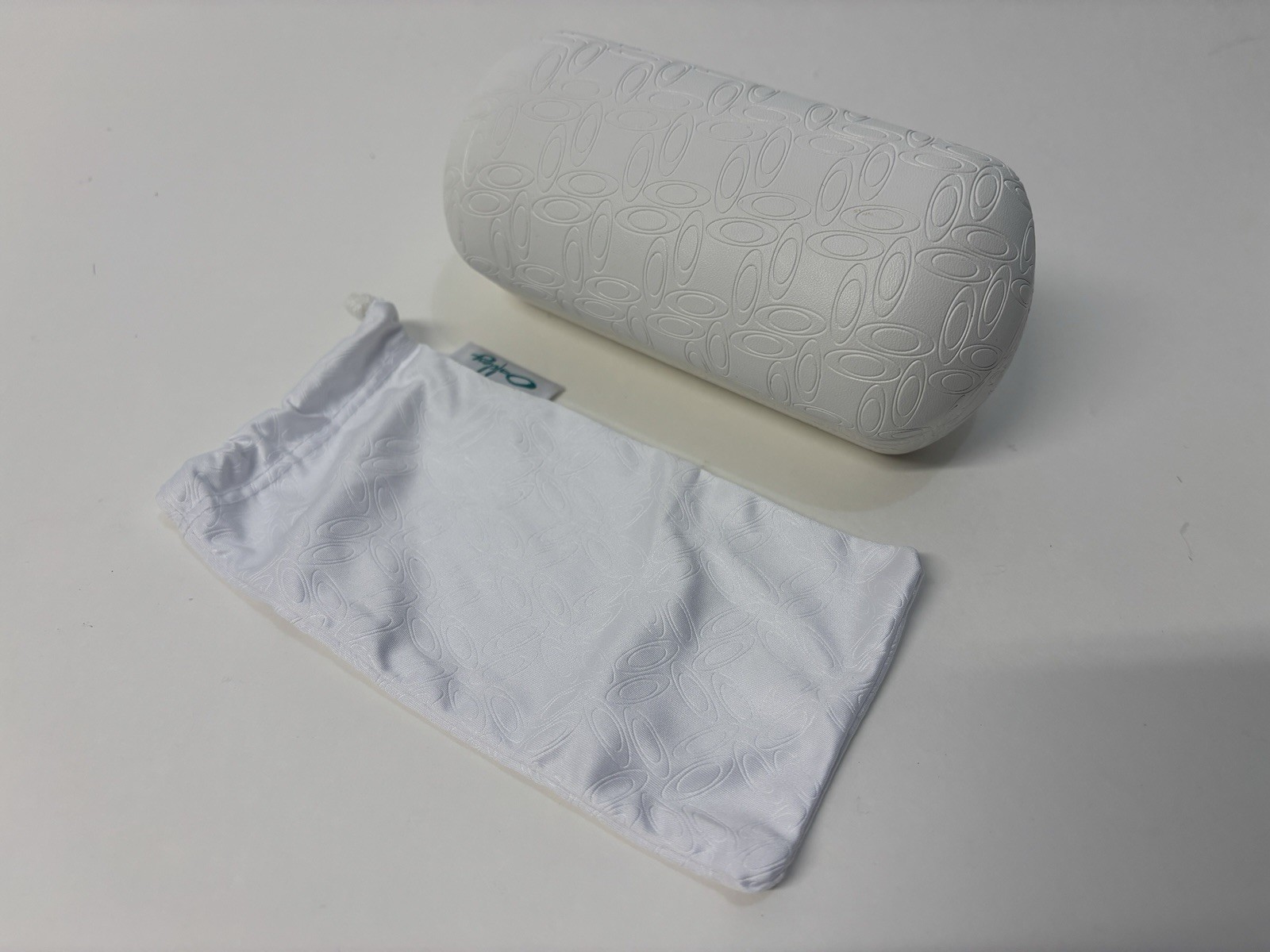 OAKLEY SUNGLASSES HARD SHELL CASES AND MICROFIBER POUCH  IN WHITE