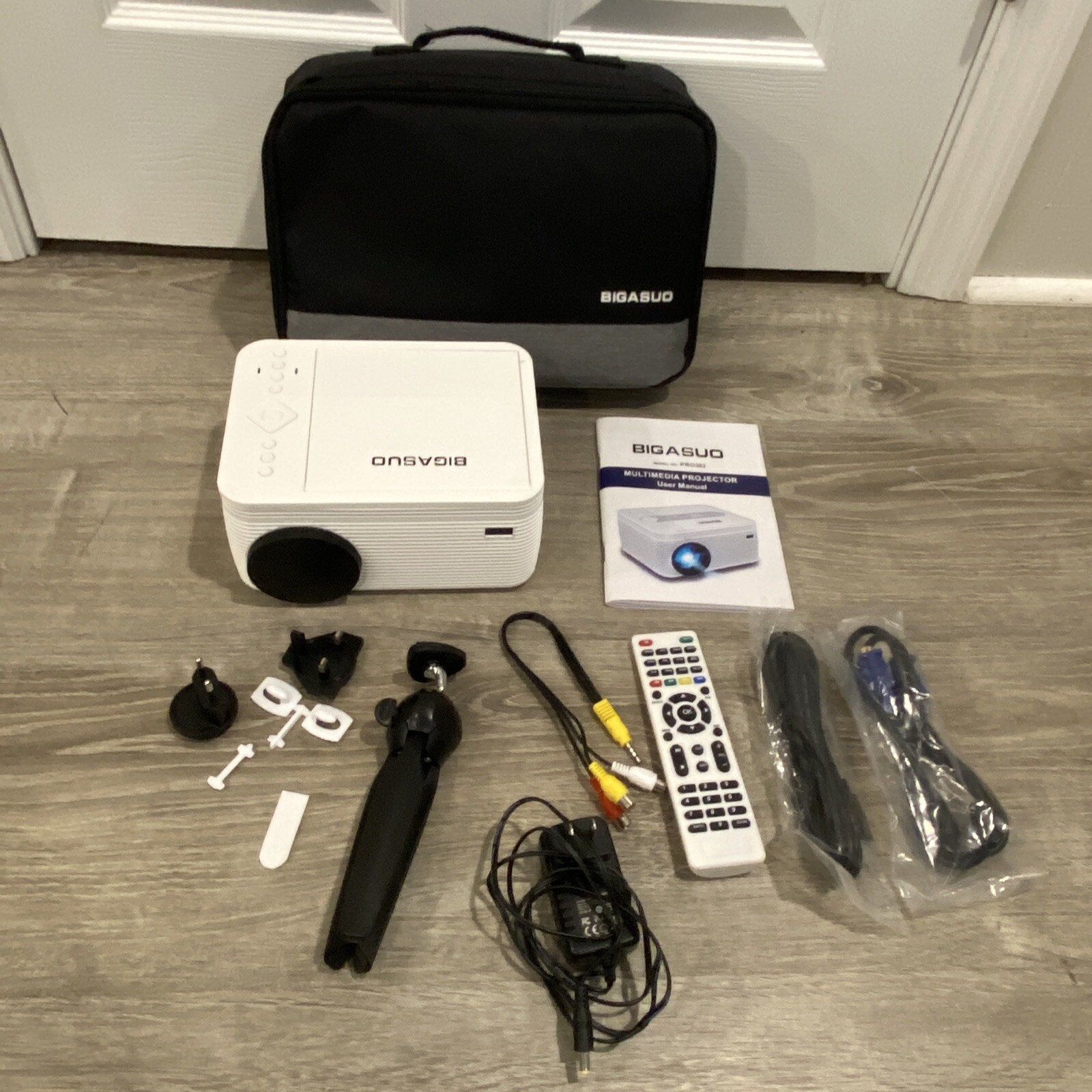 Bigasuo Pro302 Projector With DVD Player 1080P w/ EXTRAS (Bag, Remote, Tripod..)