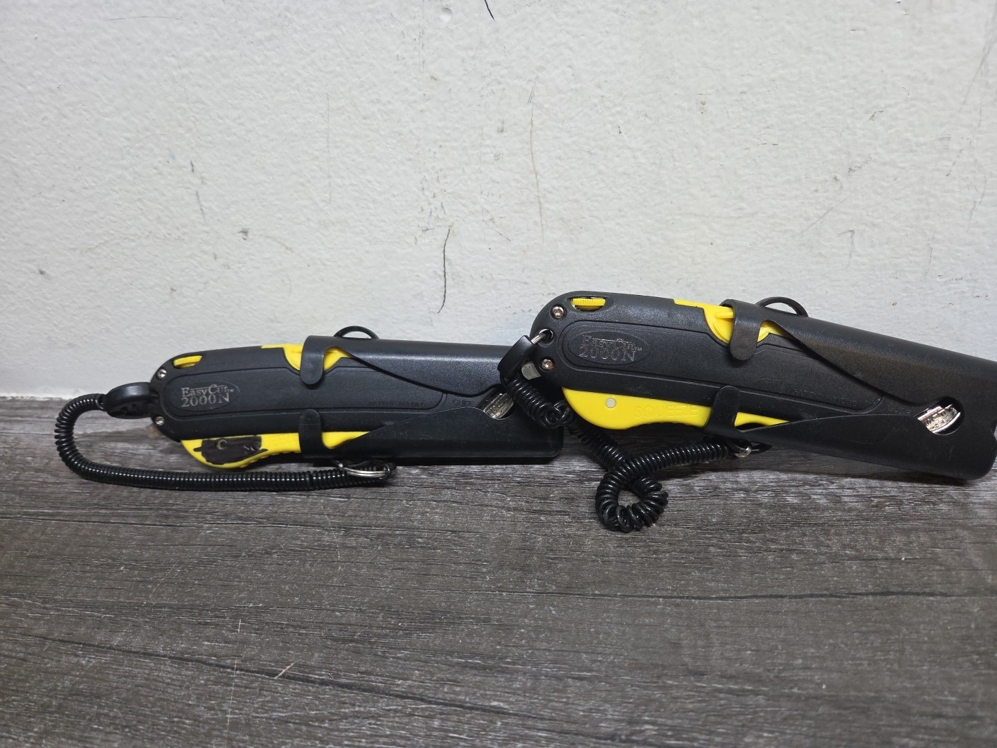 2 Easy Cut 2000 Retractable Utility Knife with Sheath