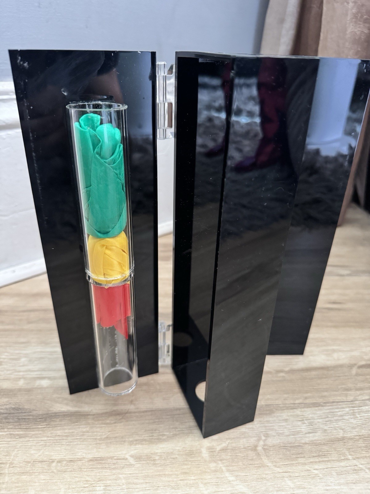 Mirror Silk Production Tube  Acrylic Crystal Cylinder w/ 3 Silks Near Mint Magic