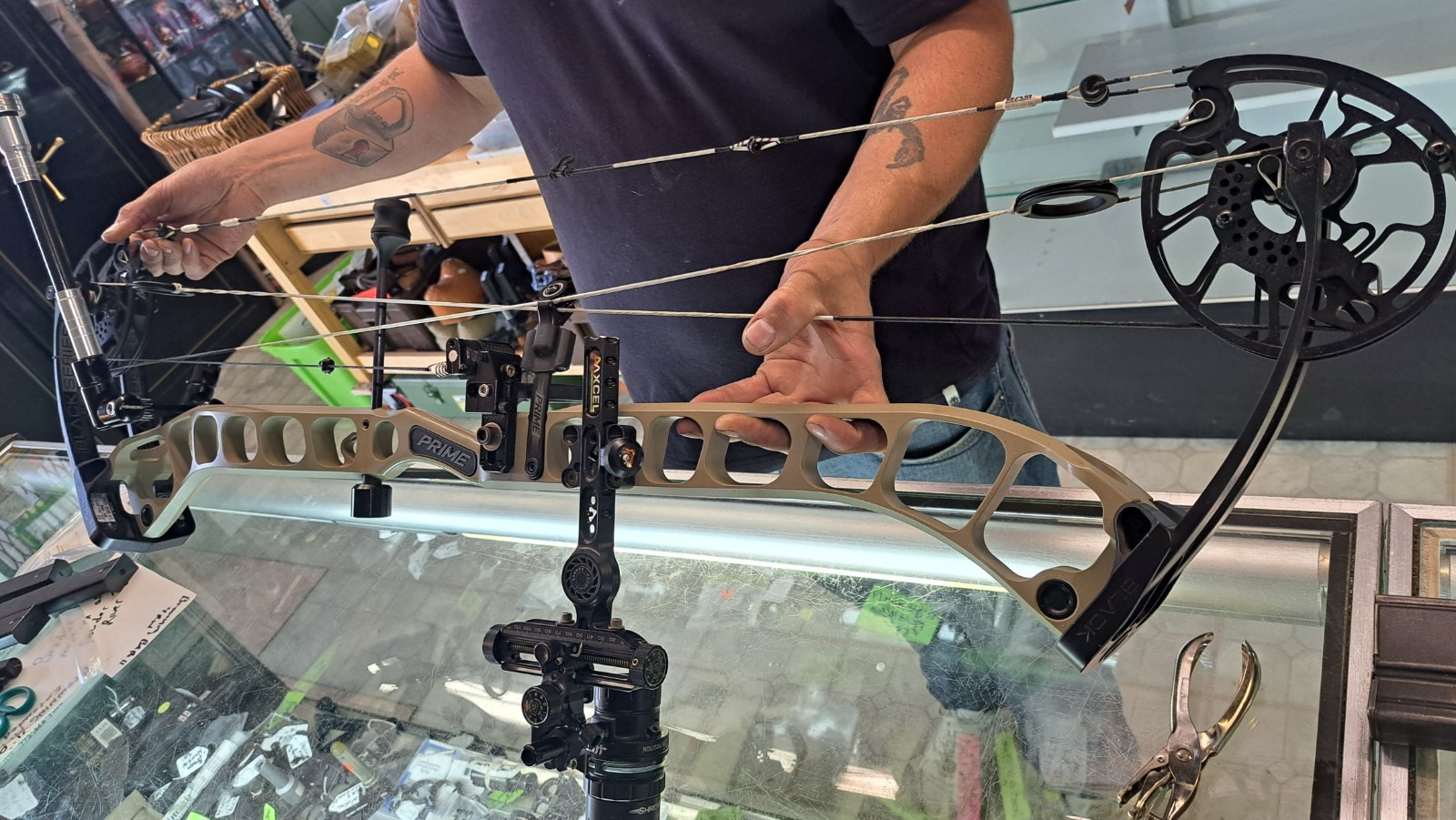 Prime Black 9 series Compound Bow Extras Nice!