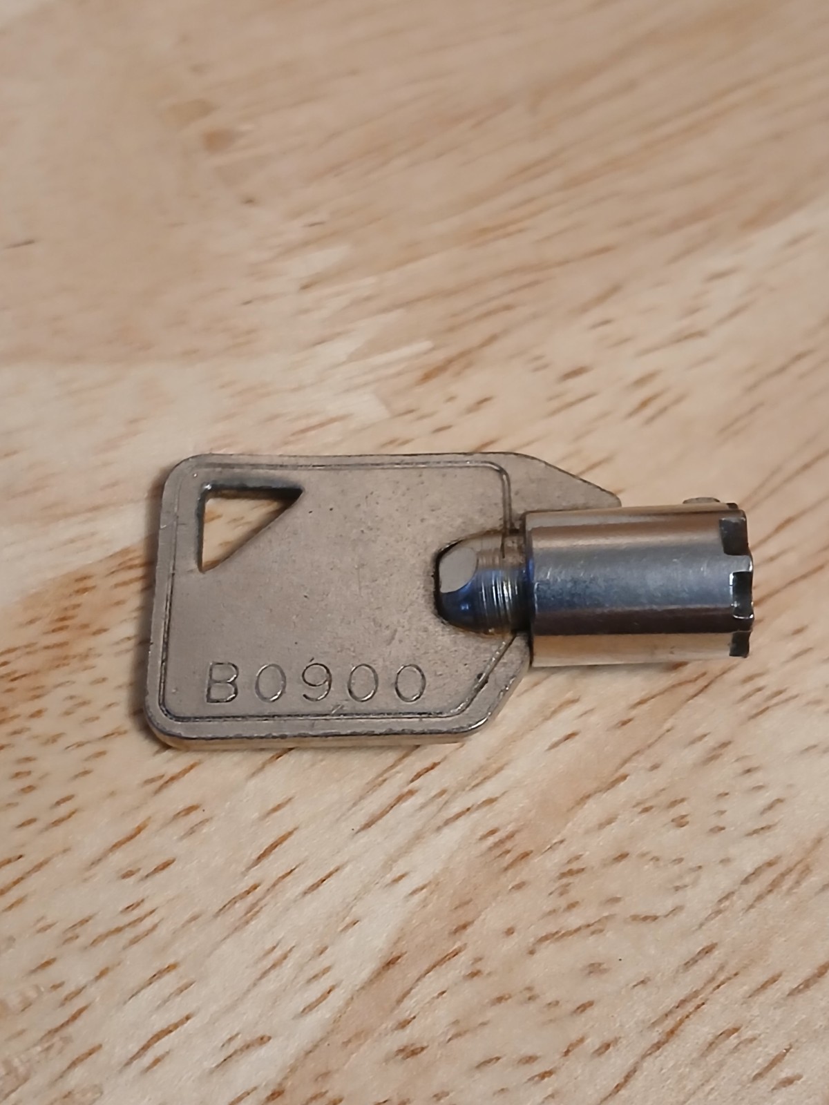Snack soda drink vending machine key #B0900 fits barrel style locks used