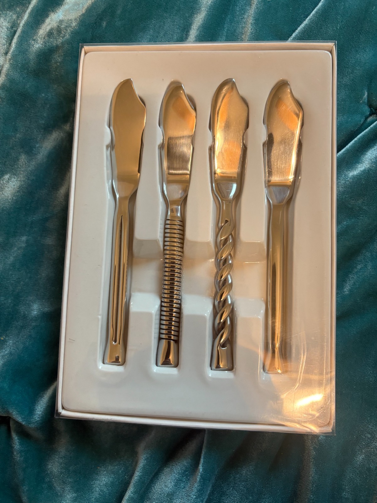 Four (4) Supreme Housewares and Gifts 18/10 Stainless Steel Spreaders - New