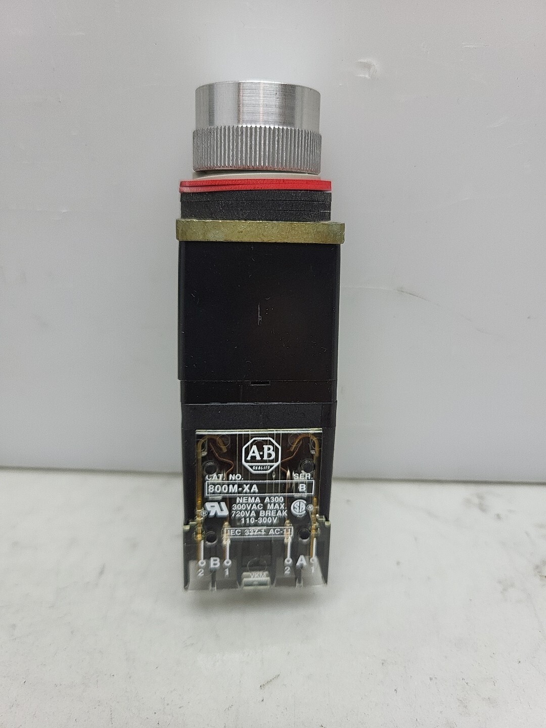 Allen Bradley 800MR-H33B 2 Position Maintained Selector Switch Cylinder Lock