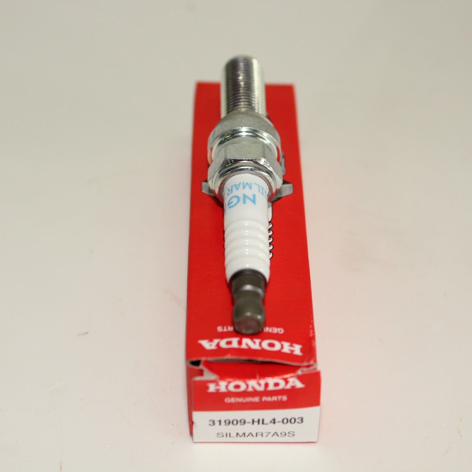 Honda 31909-HL4-003 NGK SILMAR7A9S  Spark Plug