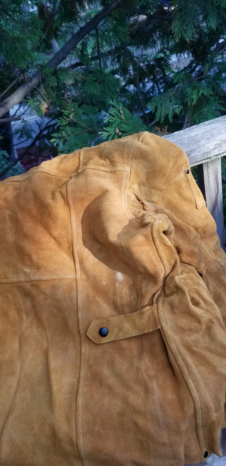 SUEDE WELDING JACKET AND JACKSON SAFETY GOGGLES SIZE MEDIUM
