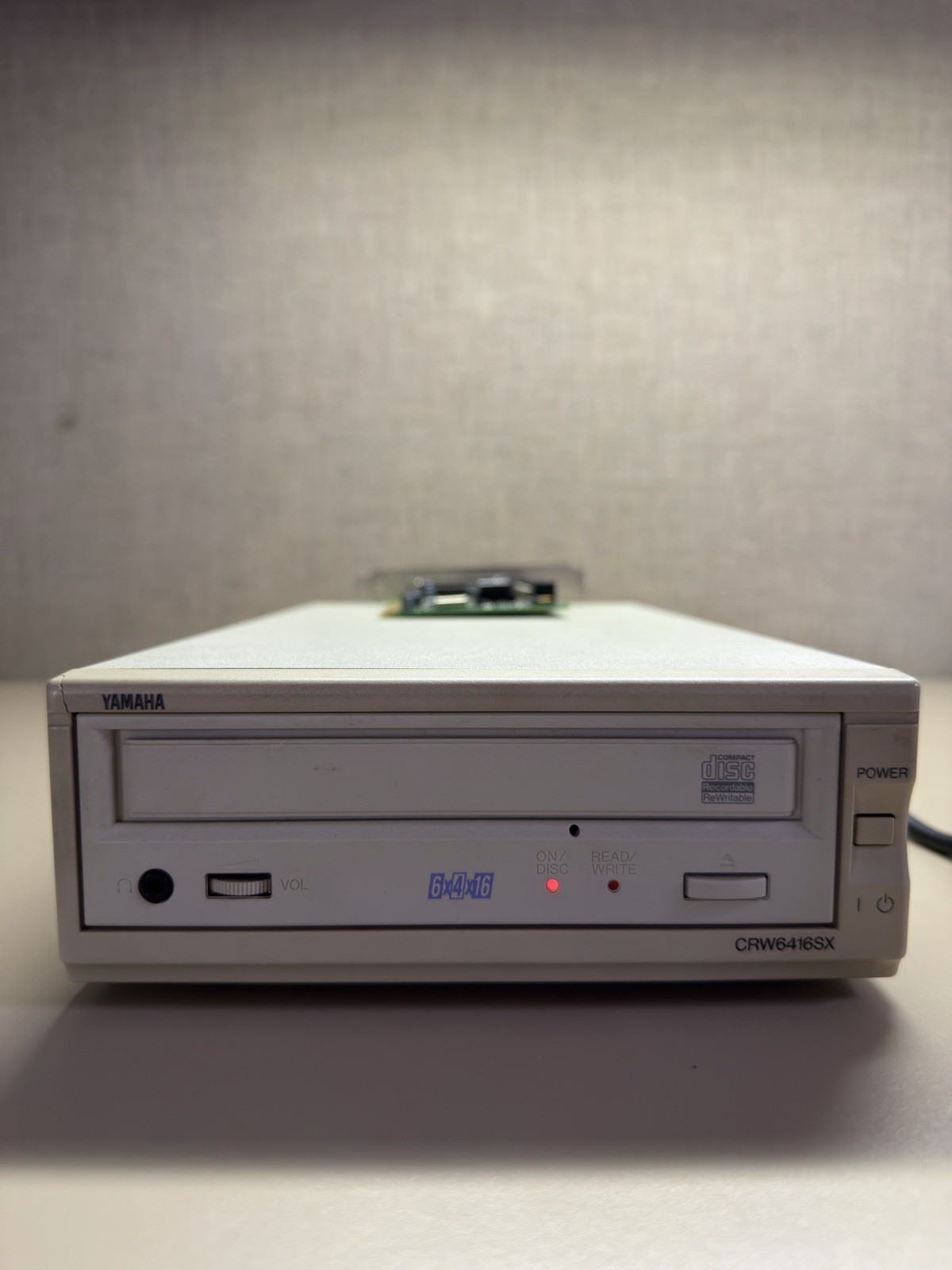 Yamaha CRW6416SX 4x4x16 SCSI CD-RW Drive + Adaptec AHA-2930CU PCI Card Bundle
