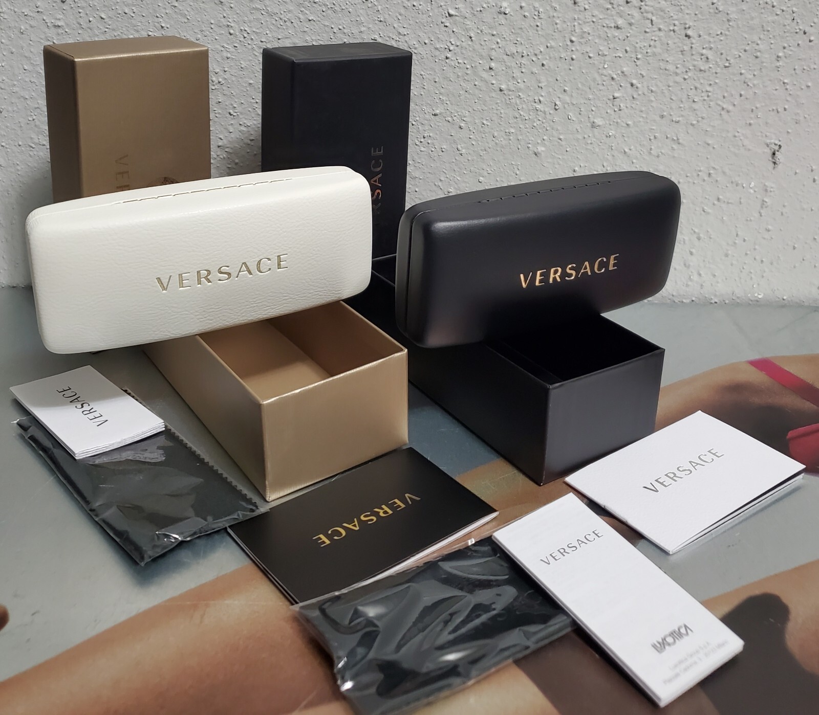 VERSACE Black & White Leather Hard CLAMSHELL MEDIUM Eyeglasses CASES: NEW